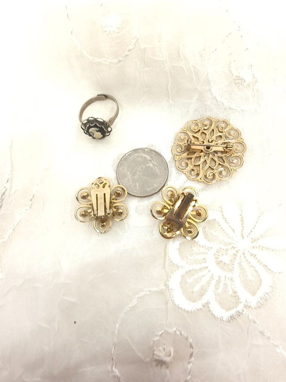 Vintage Cameo Jewelry Set With Brooch, Clip-On Earrings & Adjustable Ring - Picture 7 of 9